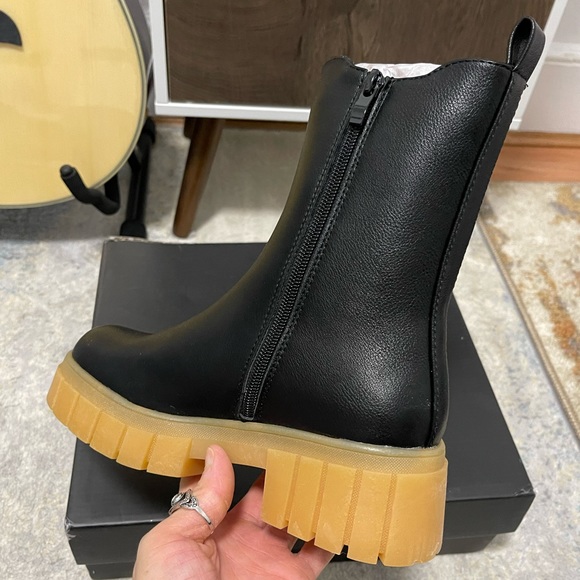 NIB Women Sz 5 Contrast Sole Chunky High Ankle Boots With Thick Orange Outsoles - Picture 9 of 14